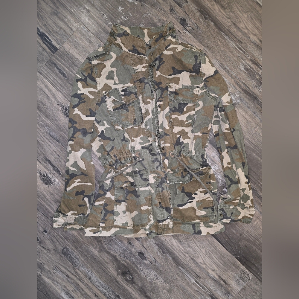 Cute light by weight camo jacket